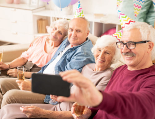 Surefire Ways to Make New Friends in Senior Living